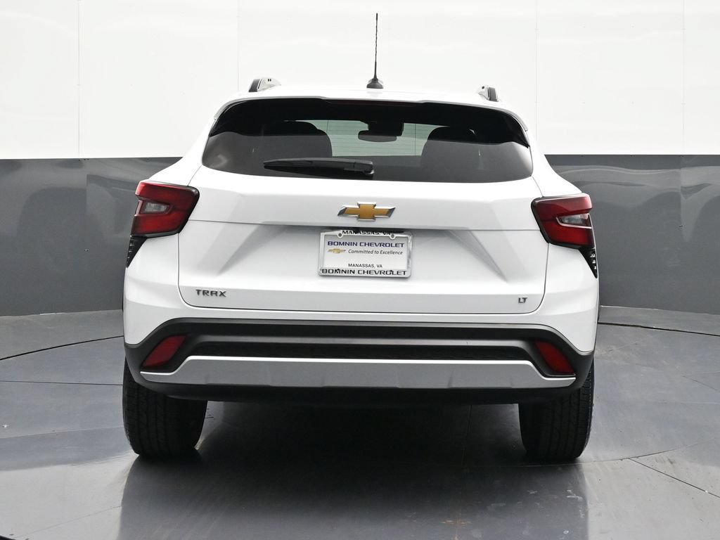 Certified 2025 Chevrolet Trax LT FWD image 4