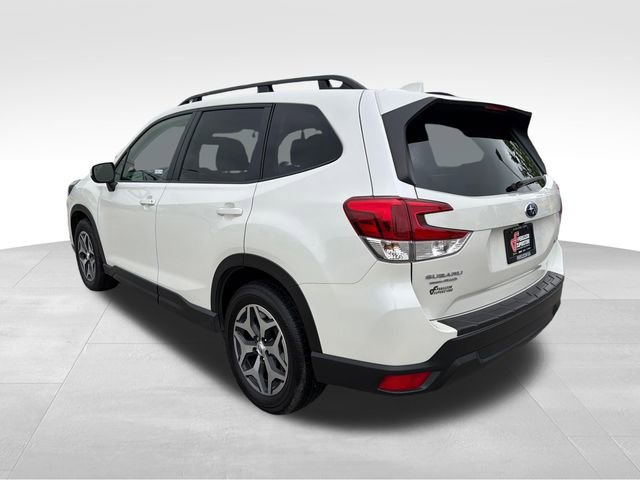 Used 2023 Subaru Forester Premium image 5