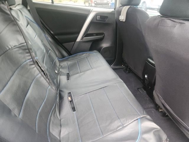 Used 2018 Toyota RAV4 LE image 7