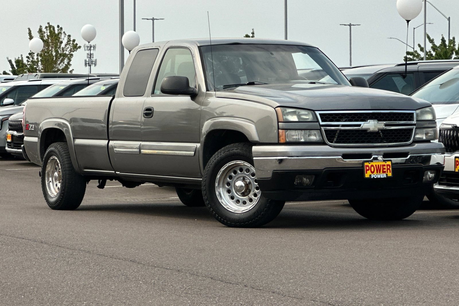 Used 2006 Chevrolet Silverado 1500 LT w/ Light Duty Power Package AWD/4WD image 2
