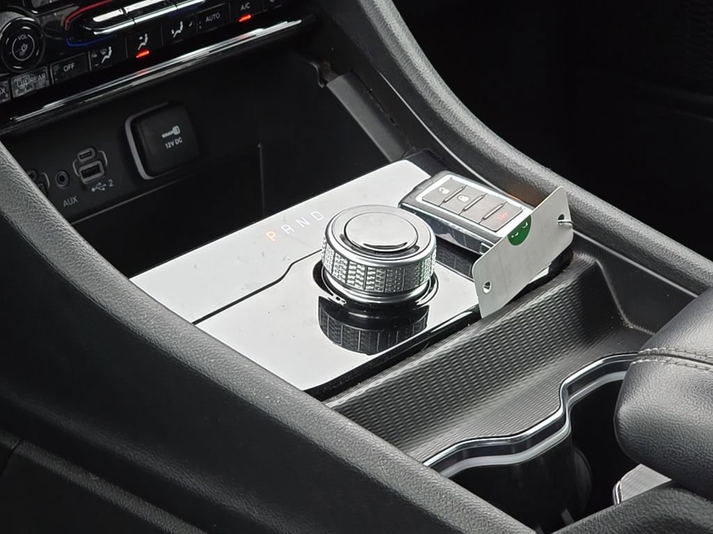 Used 2024 Jeep Grand Cherokee Laredo AWD/4WD image 12