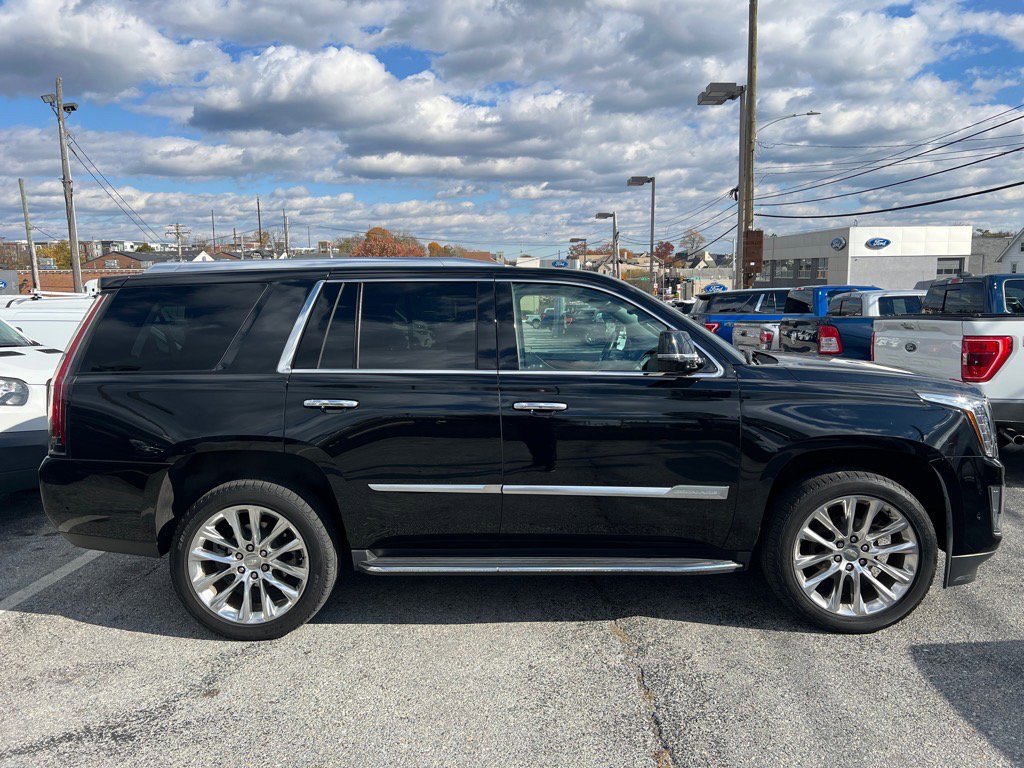 Used 2020 Cadillac Escalade Luxury image 4
