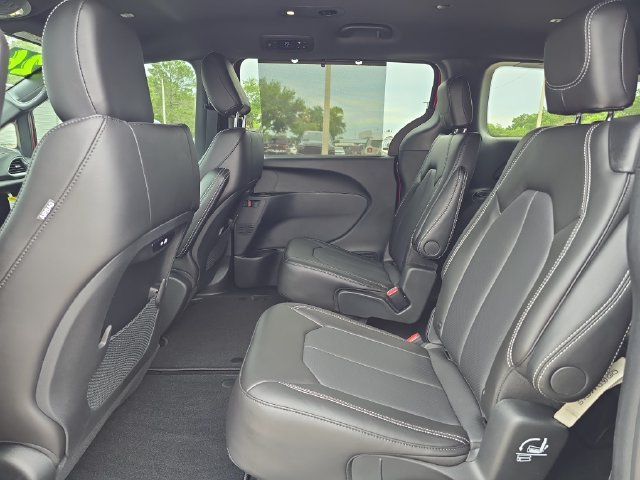 New 2027 Chrysler Pacifica Select FWD image 13