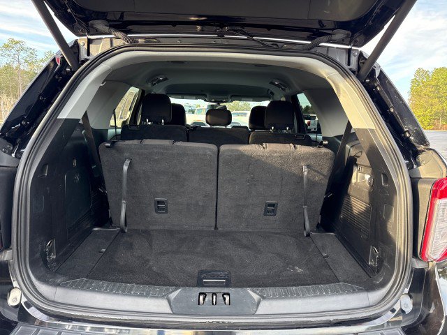 Used 2020 Ford Explorer XLT w/ Class III Trailer Tow Package image 18