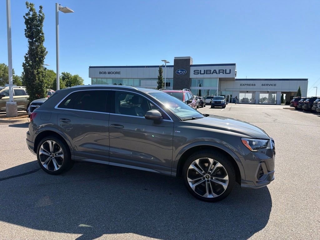 Used 2021 Audi Q3 2.0T Premium w/ Convenience Package AWD/4WD image 1
