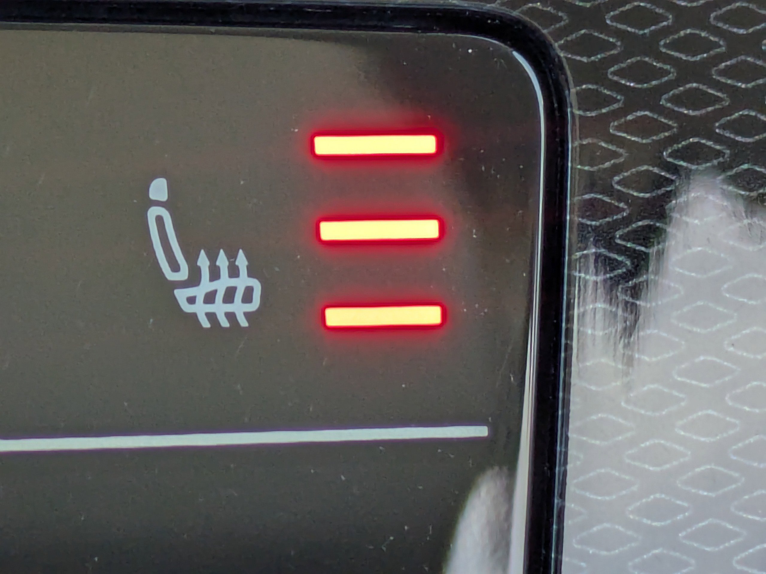 Certified 2025 Volkswagen Taos SE image 24