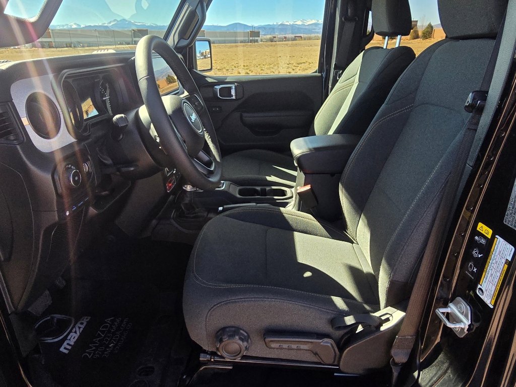 Used 2025 Jeep Wrangler Willys image 12