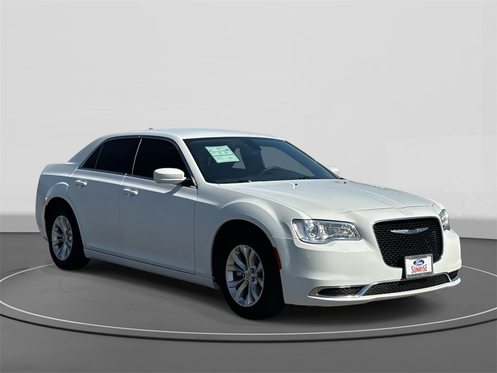 Used 2023 Chrysler 300 Touring image 4