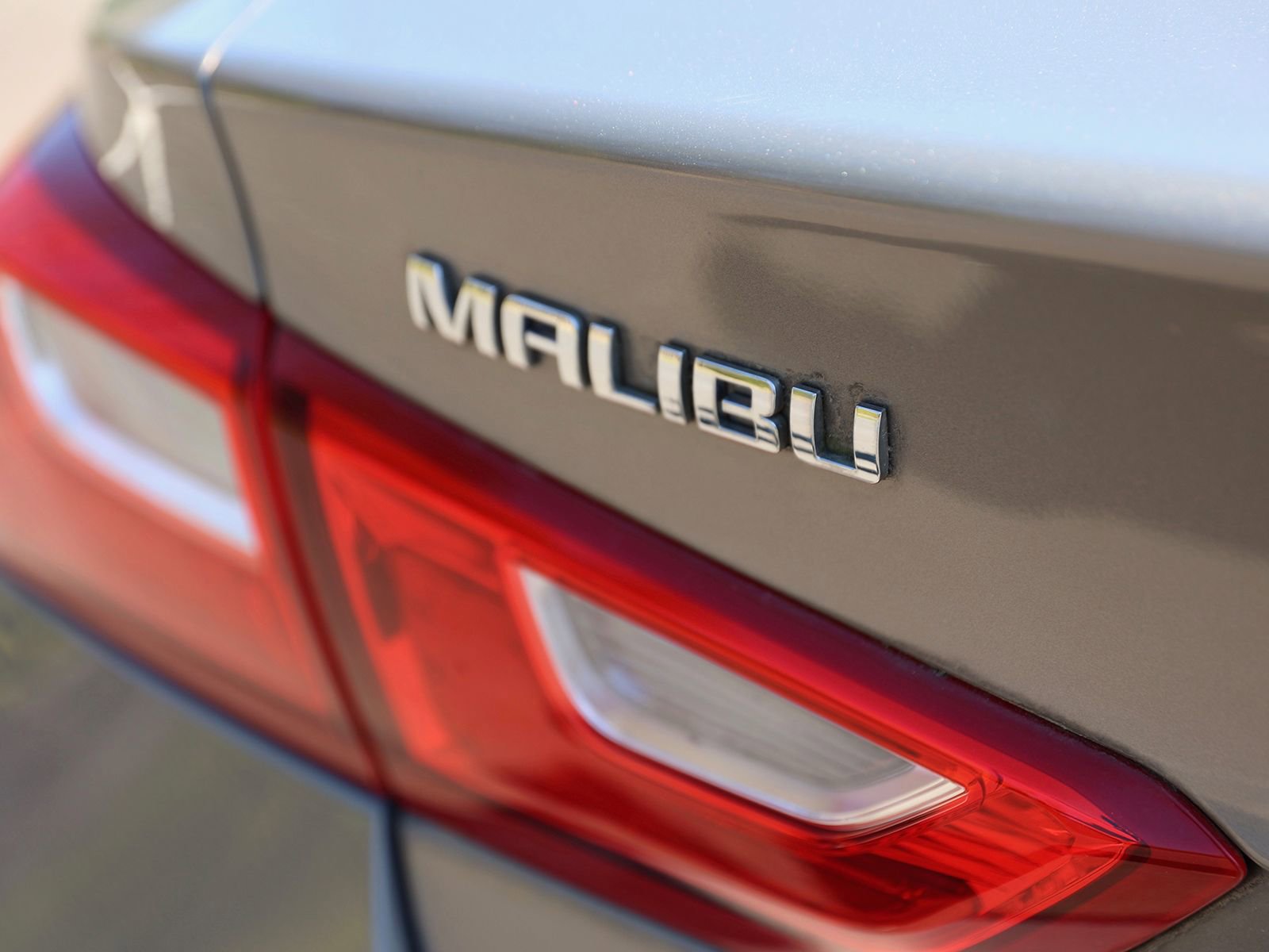 Used 2017 Chevrolet Malibu LT image 9