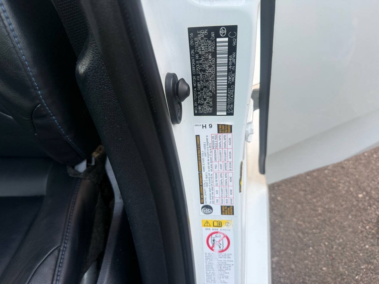 Used 2017 Toyota Prius Four Touring w/ Carpet Mat Package FWD image 13