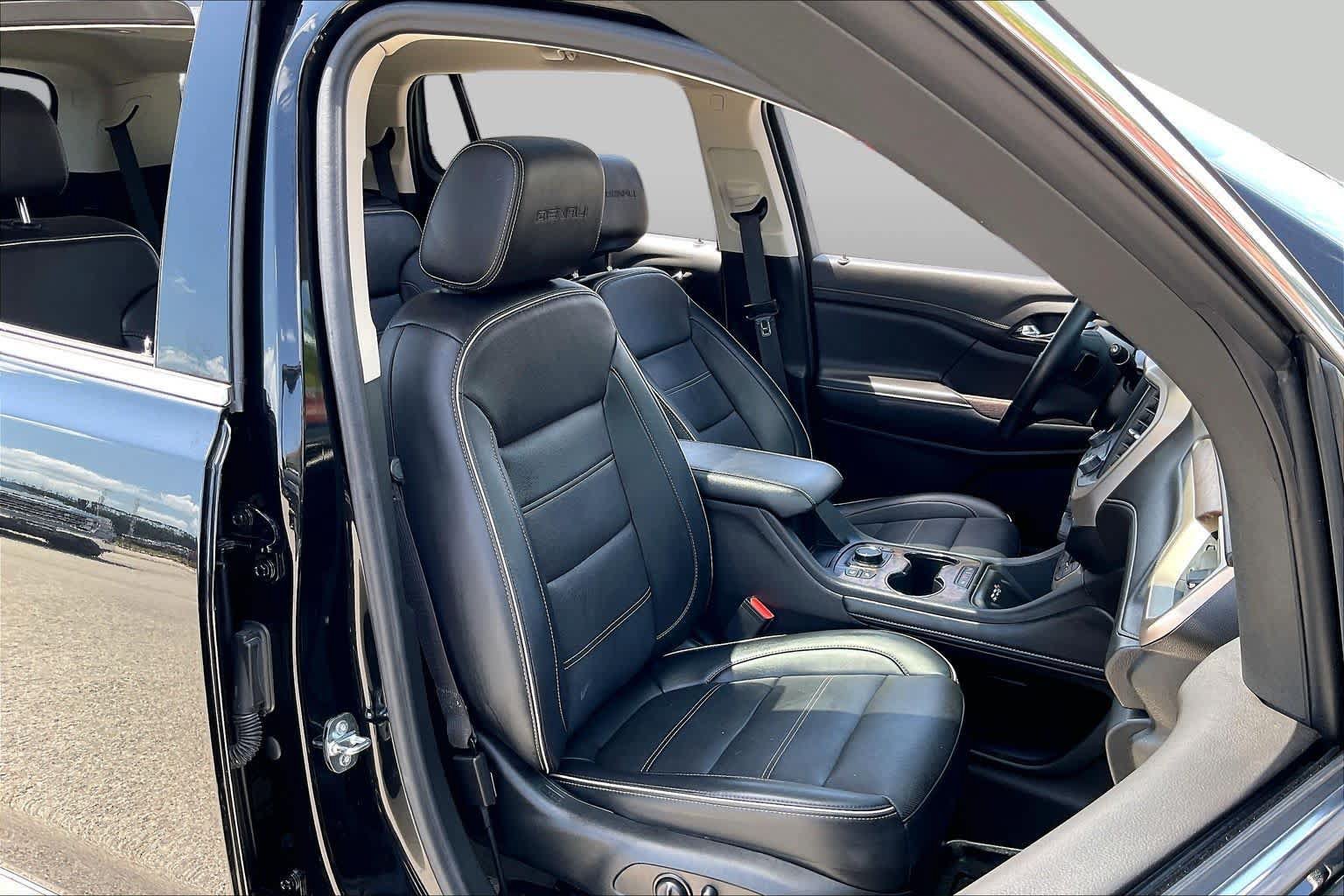 Used 2023 GMC Acadia Denali w/ Black Diamond Edition FWD image 9