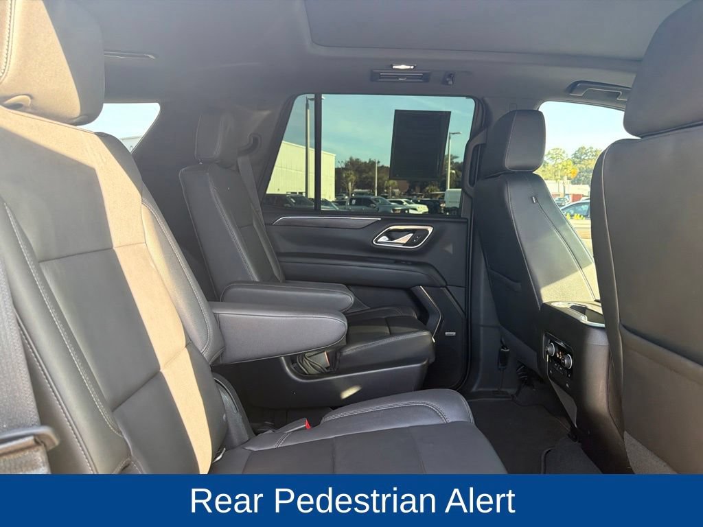 Used 2022 Chevrolet Tahoe Z71 w/ Luxury Package AWD/4WD image 15