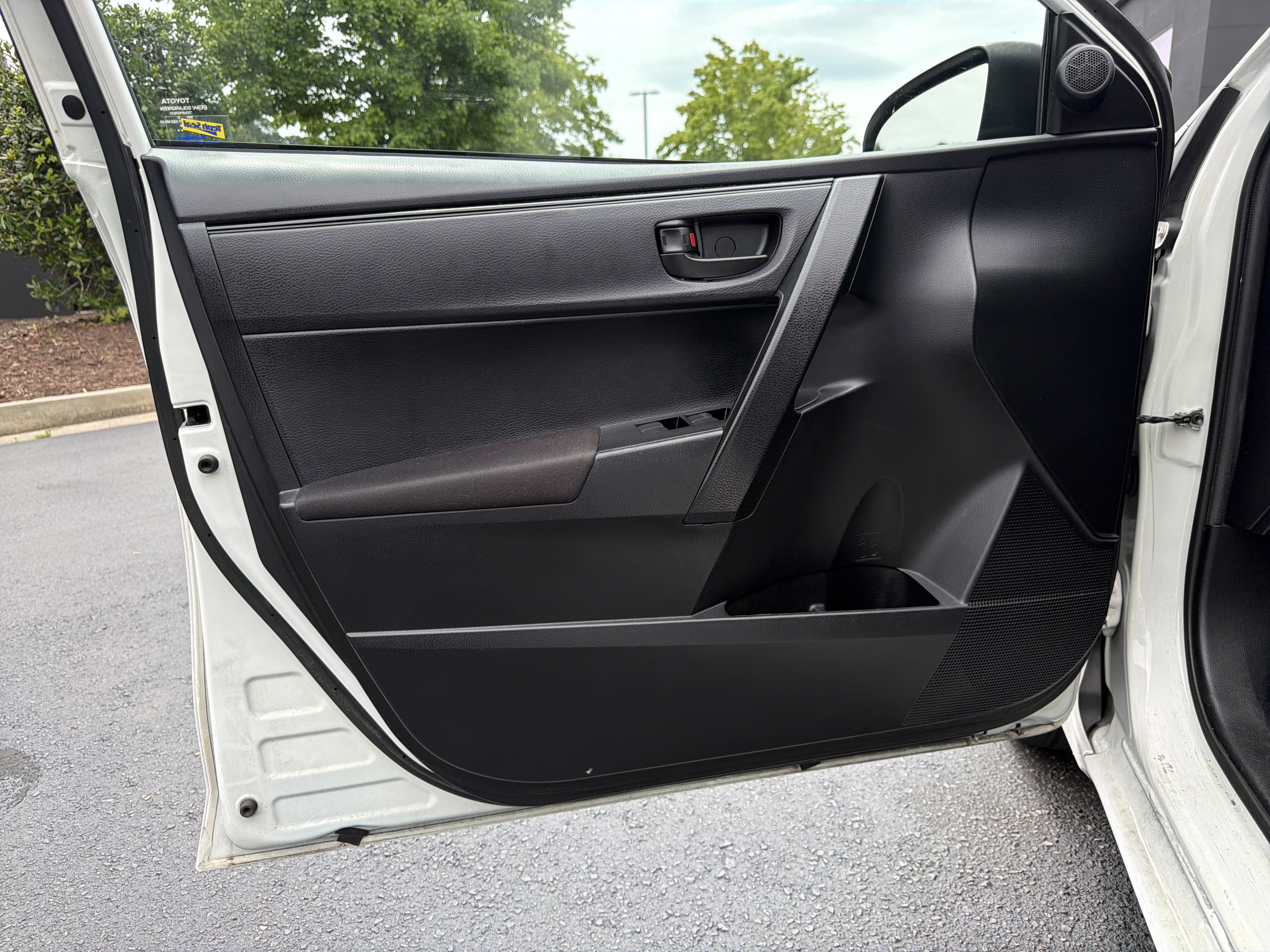 Used 2017 Toyota Corolla L FWD image 19