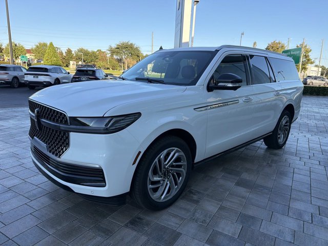 Certified 2026 Lincoln Navigator L Reserve AWD/4WD image 6