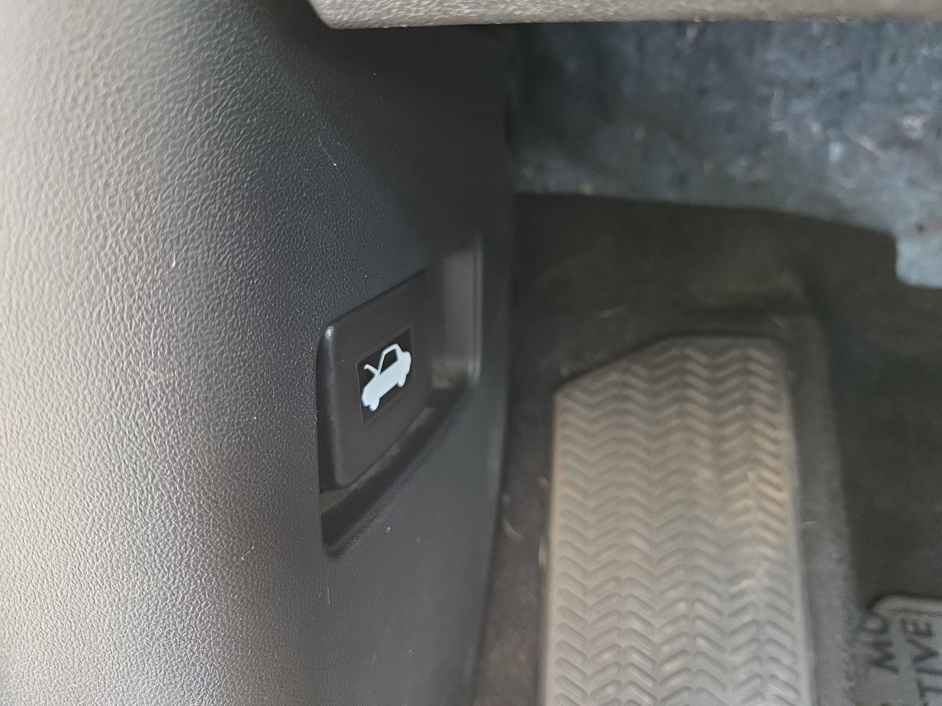 Used 2024 Honda HR-V LX image 13