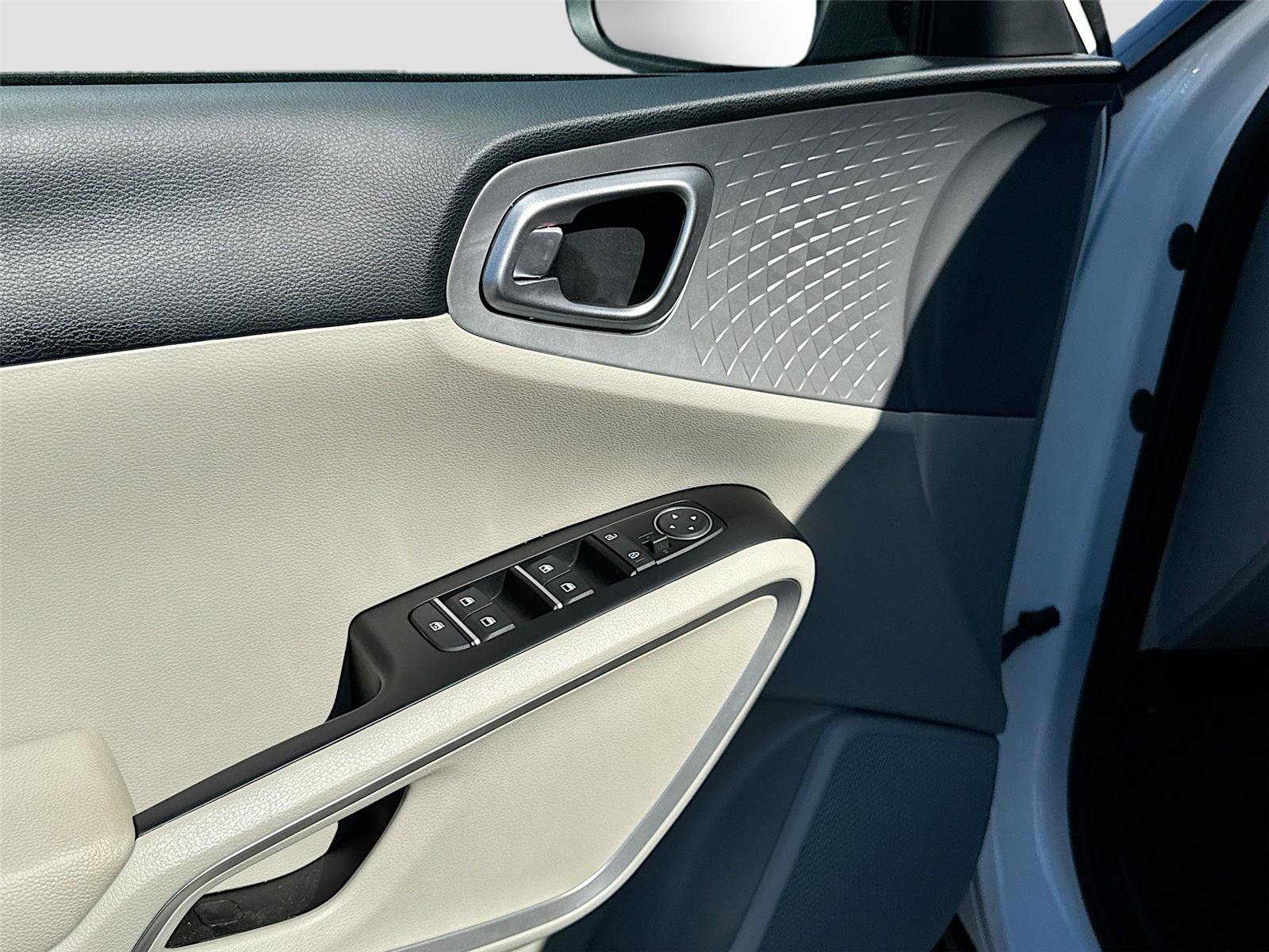 Used 2023 Kia Soul LX image 16