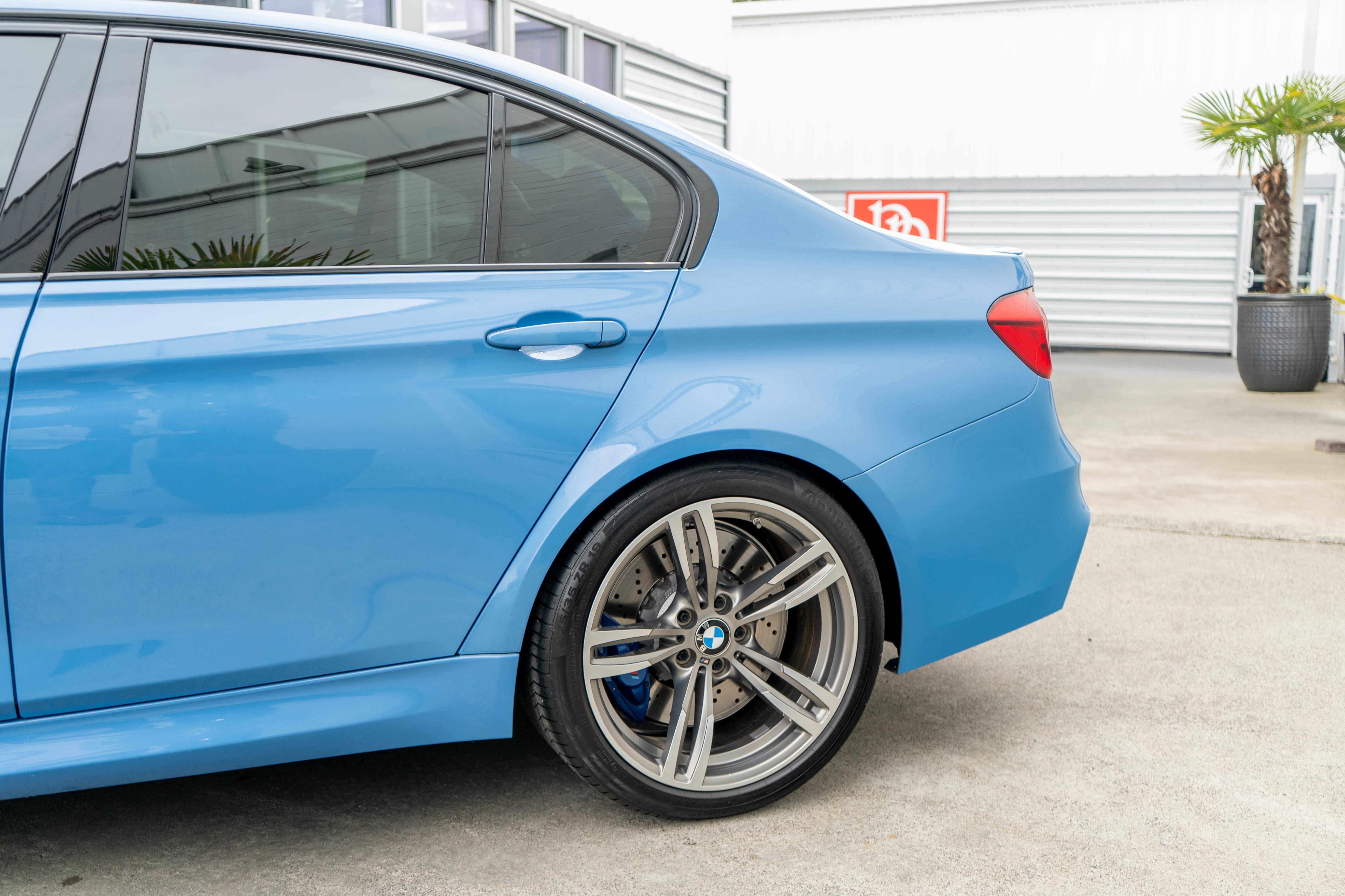Used 2017 BMW M3 RWD image 5