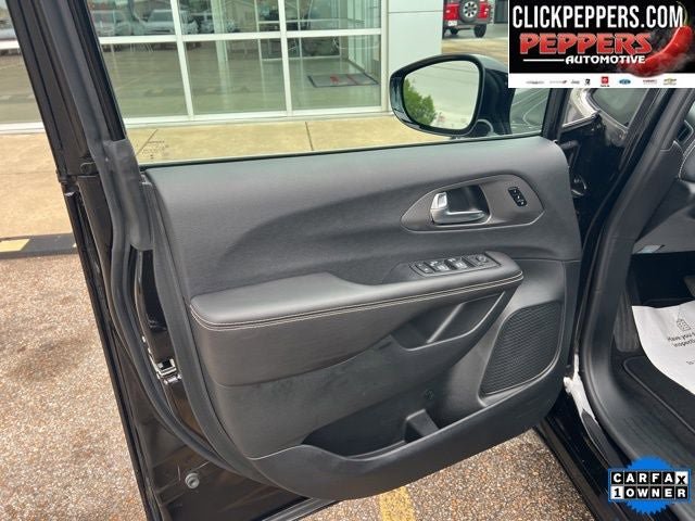 Used 2026 Chrysler Pacifica Select FWD image 10