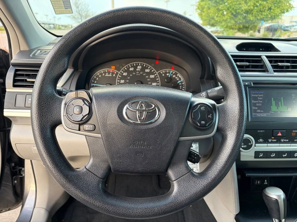 Used 2014 Toyota Camry FWD image 25