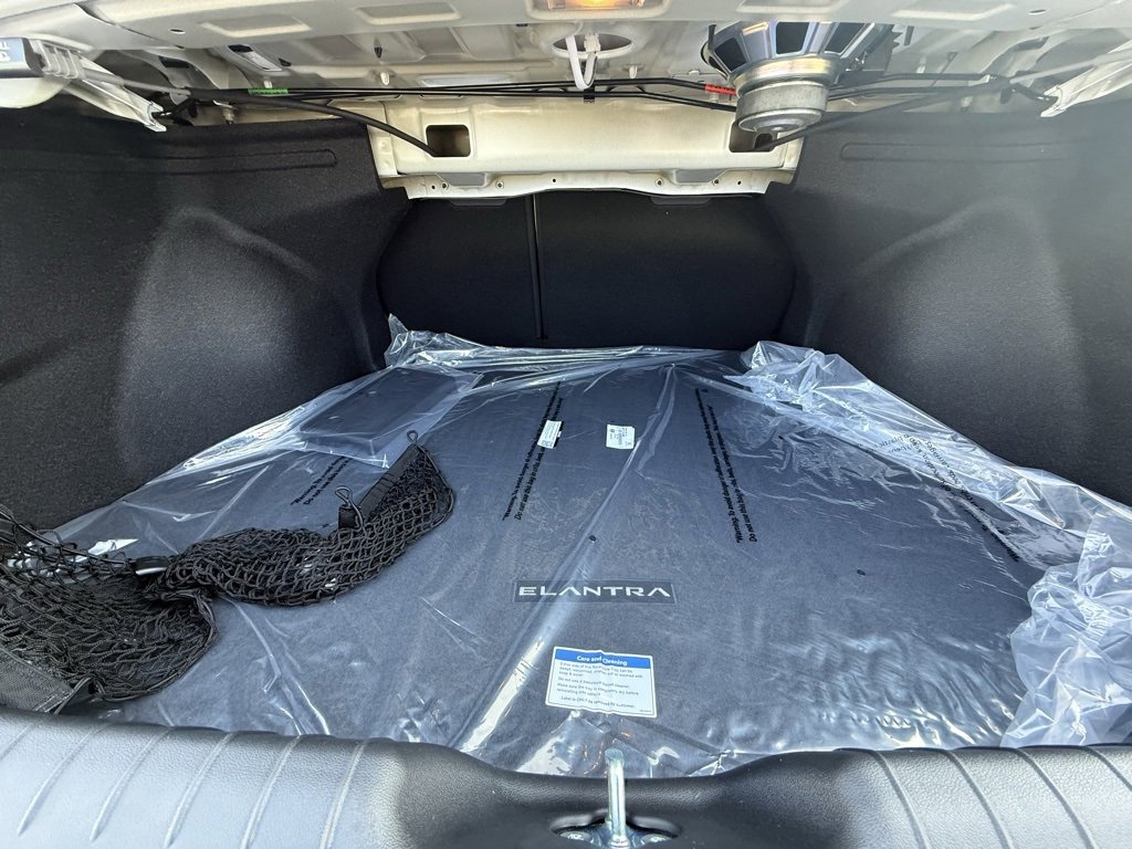New 2025 Hyundai Elantra Limited image 9