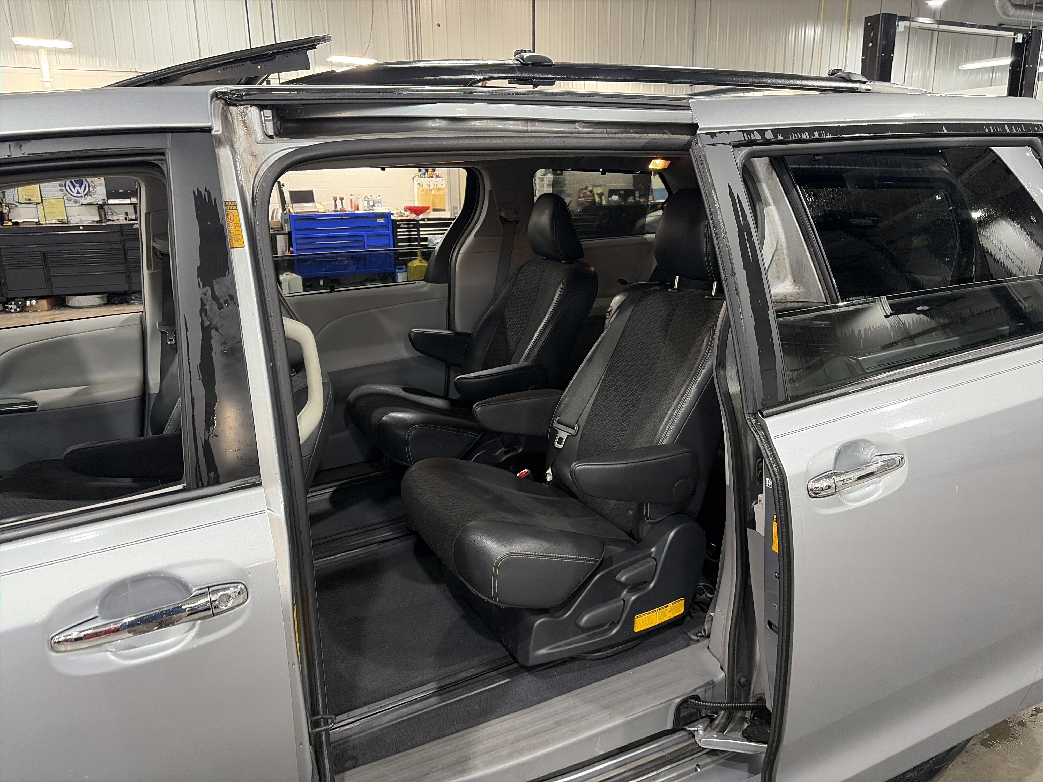Used 2013 Toyota Sienna SE w/ Premium Pkg w/Entune FWD image 22
