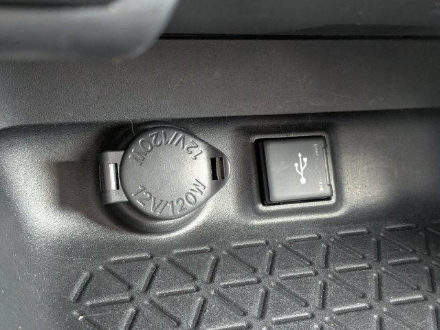 Used 2021 Toyota RAV4 LE AWD/4WD image 21