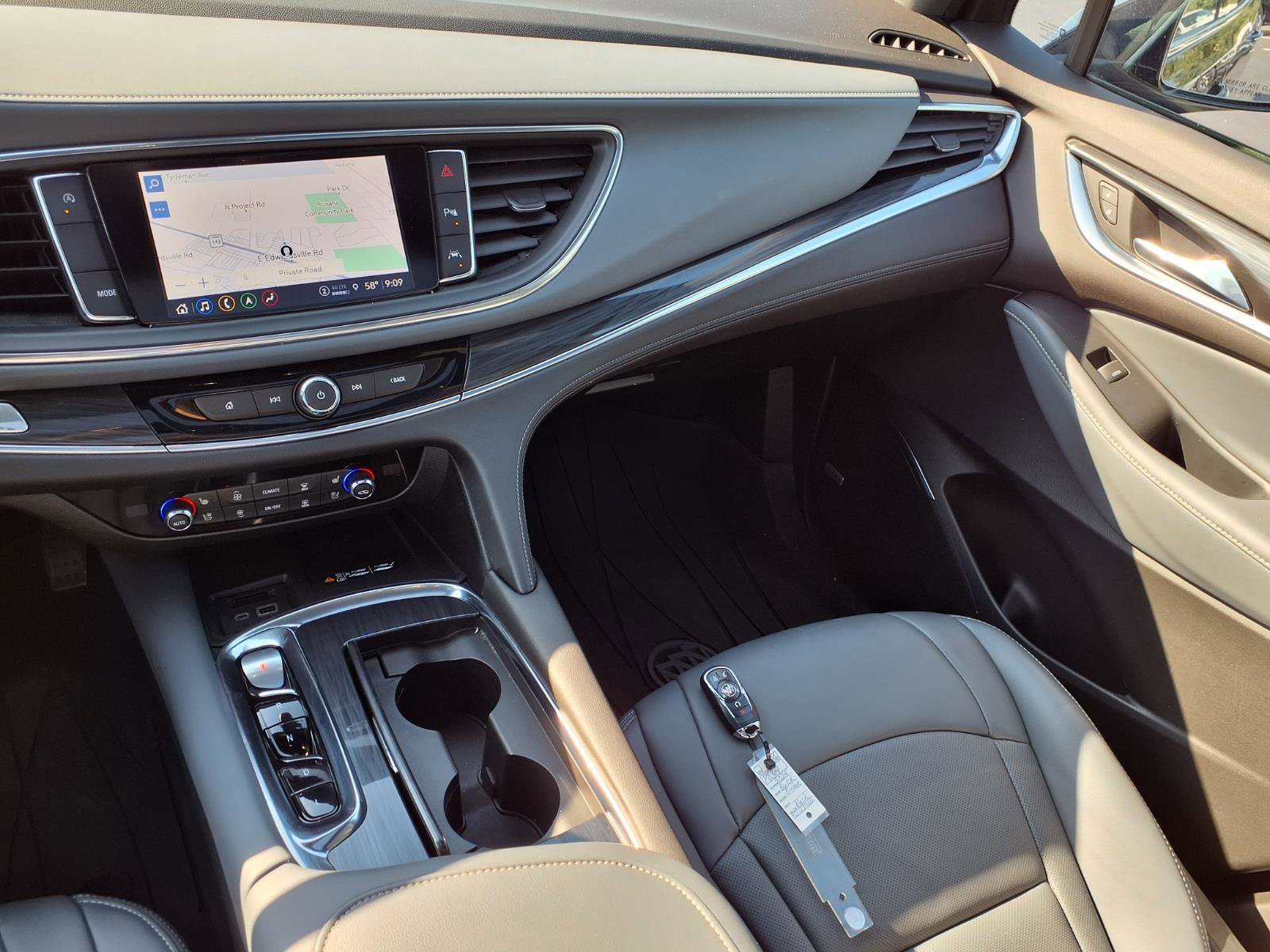 Used 2024 Buick Enclave Premium w/ Experience Buick Package FWD image 3
