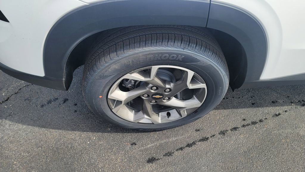 New 2026 Chevrolet Trax LT w/ Driver Confidence Package image 13