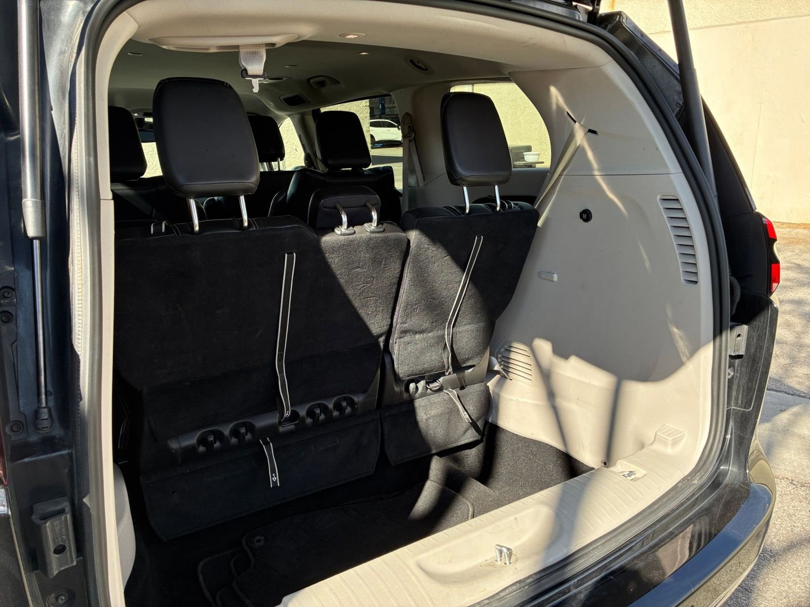 Used 2023 Chrysler Pacifica Touring-L image 34