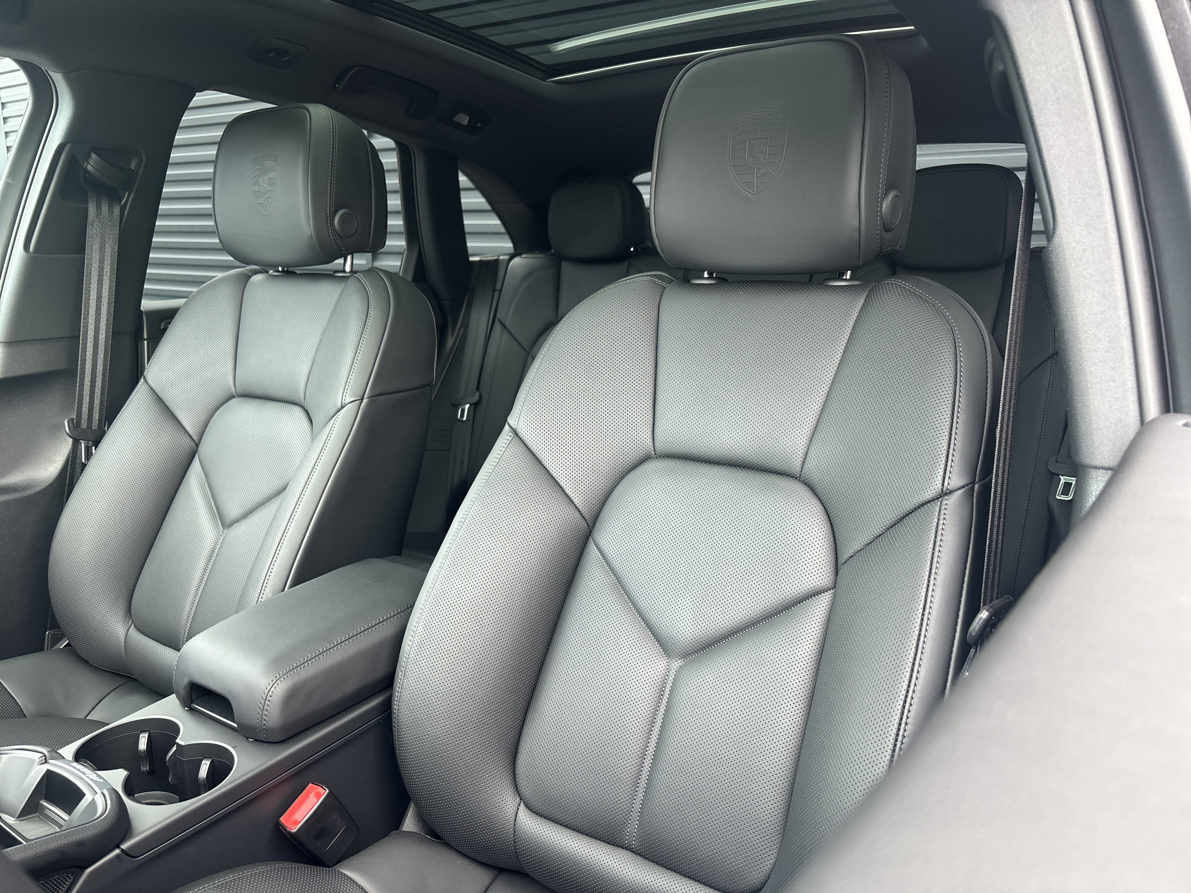 New 2026 Porsche Macan Turbo AWD/4WD image 26