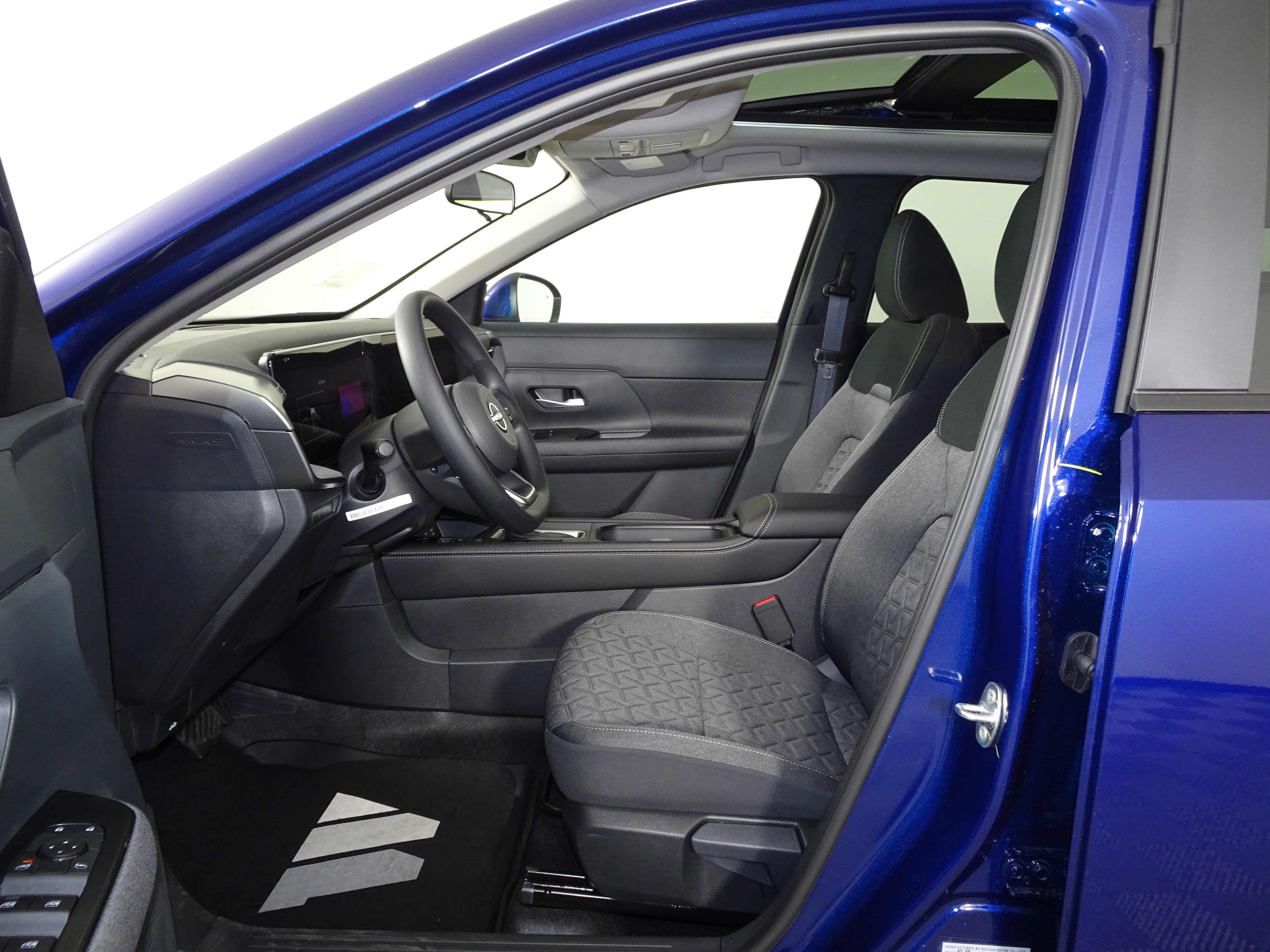 New 2025 Nissan Kicks SV w/ SV Premium Package image 4