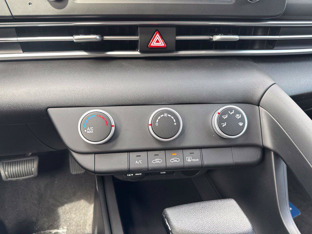 New 2026 Hyundai Elantra SE FWD image 16