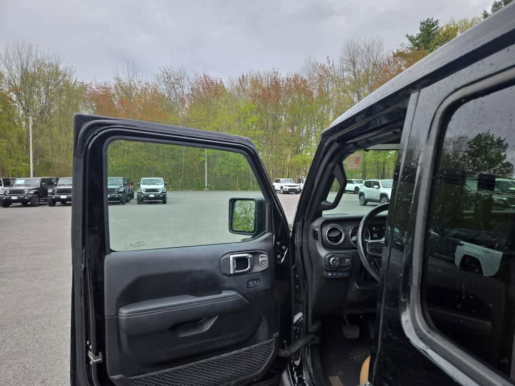 Used 2023 Jeep Wrangler Unlimited Rubicon 4xe w/ Steel Bumper Group AWD/4WD image 10