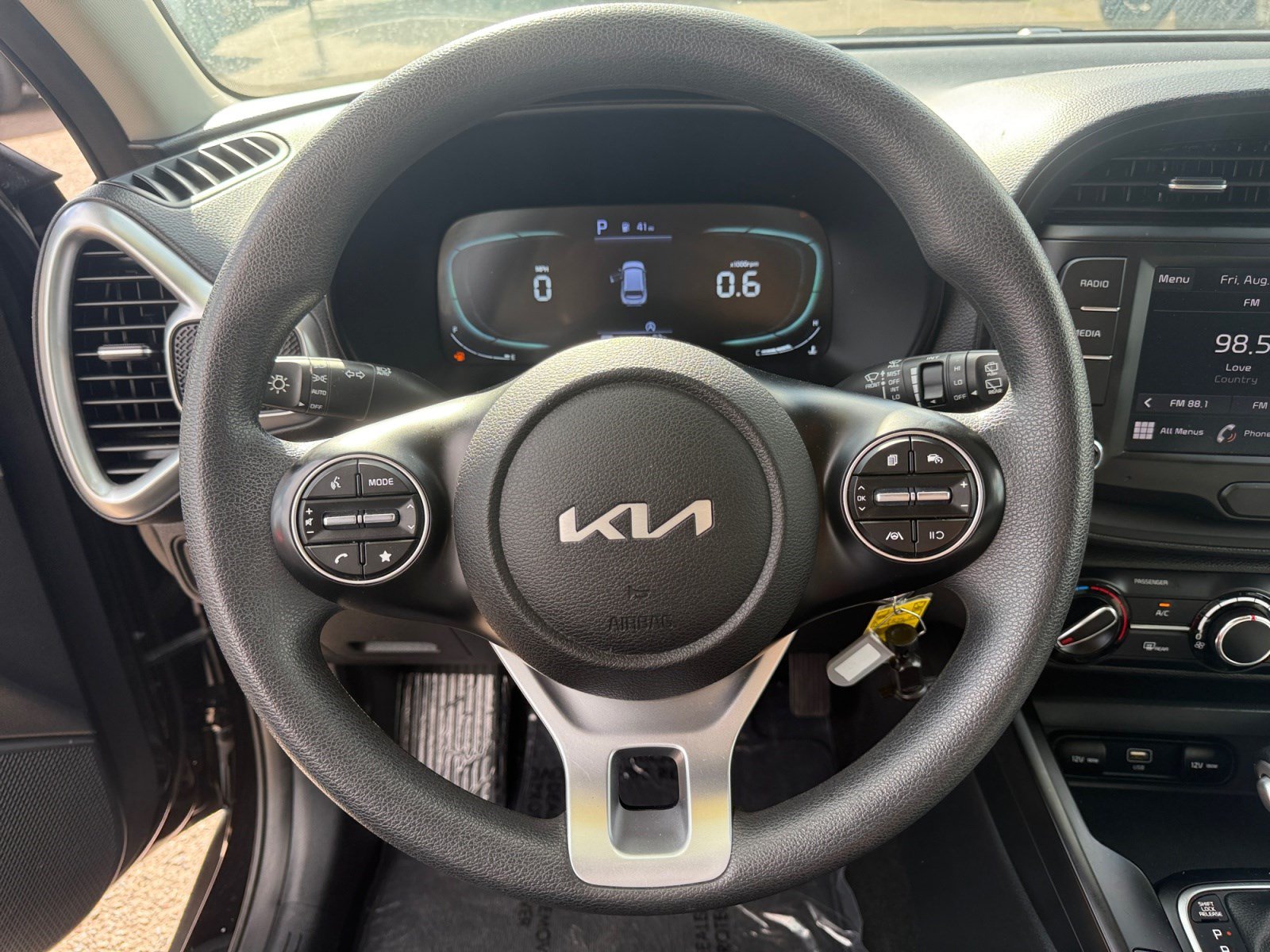 Used 2024 Kia Soul LX FWD image 9
