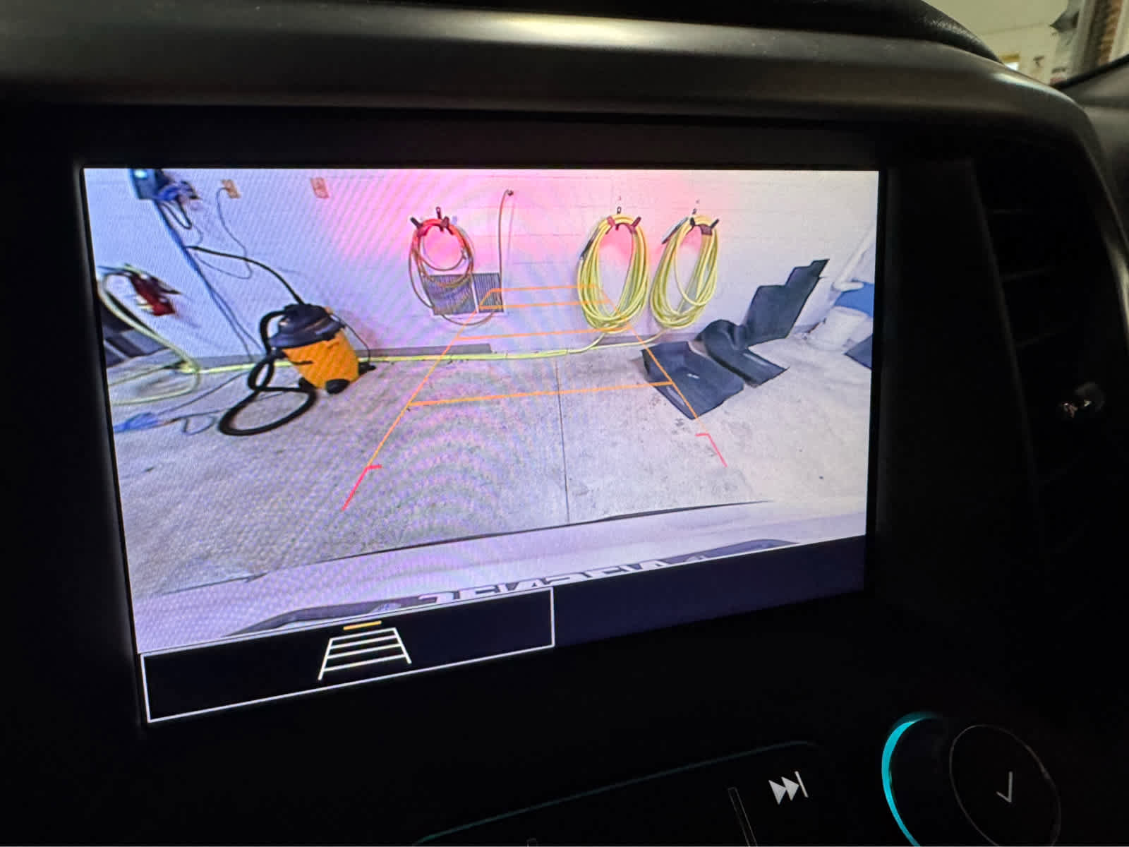 Certified 2023 GMC Acadia SLE w/ Driver Convenience Package image 15