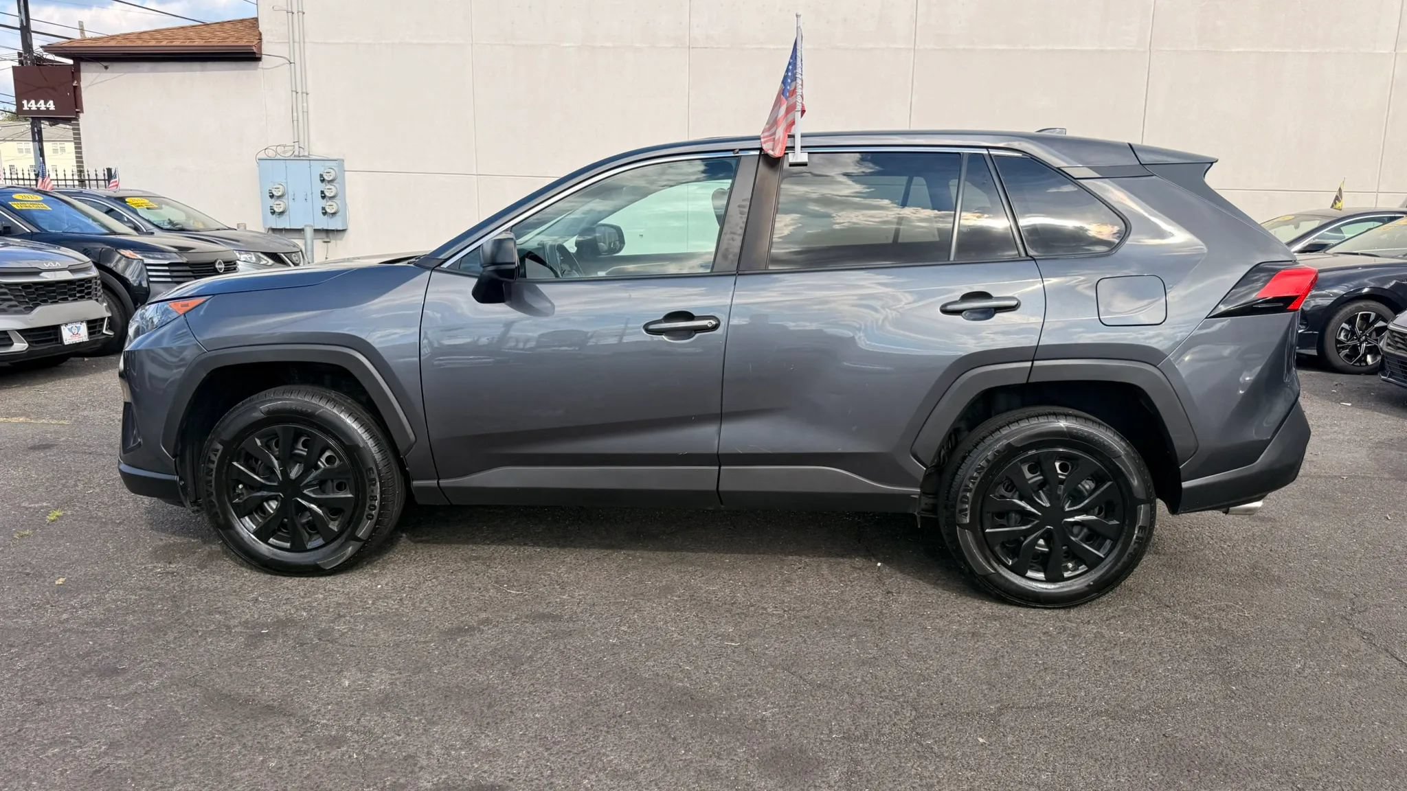 Used 2022 Toyota RAV4 LE FWD image 10