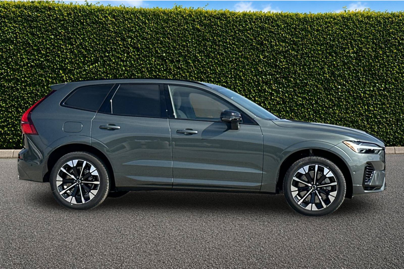 New 2026 Volvo XC60 T8 Plus w/ Climate Package PRO AWD/4WD image 7
