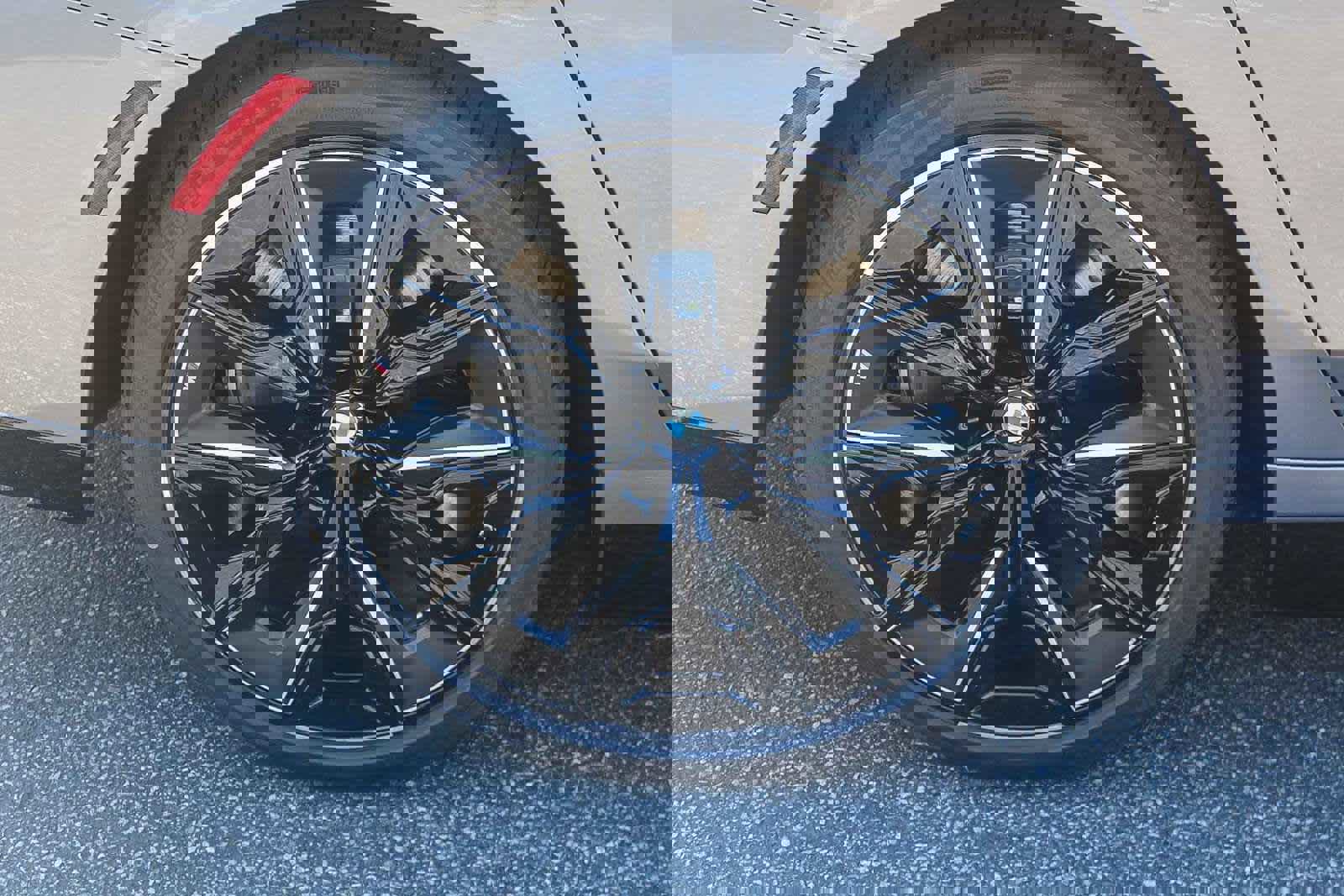 New 2026 BMW 750e xDrive w/ Premium Package image 14