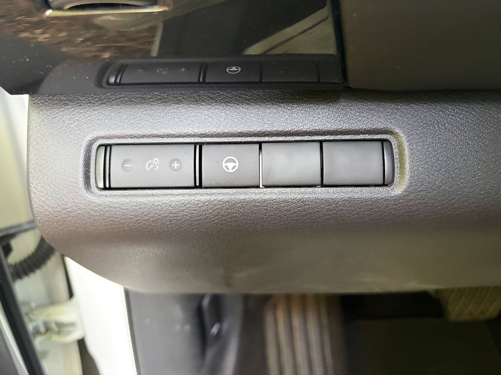 Used 2024 Nissan Pathfinder SV AWD/4WD image 19