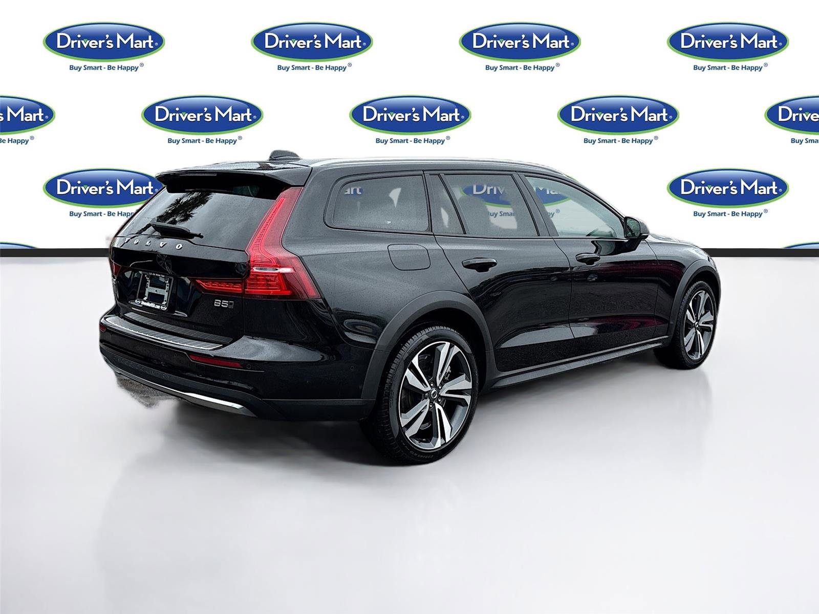 Used 2025 Volvo V60 B5 Cross Country Plus AWD/4WD image 7