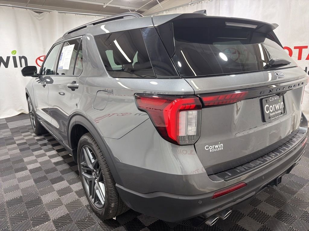 Used 2025 Ford Explorer ST image 4