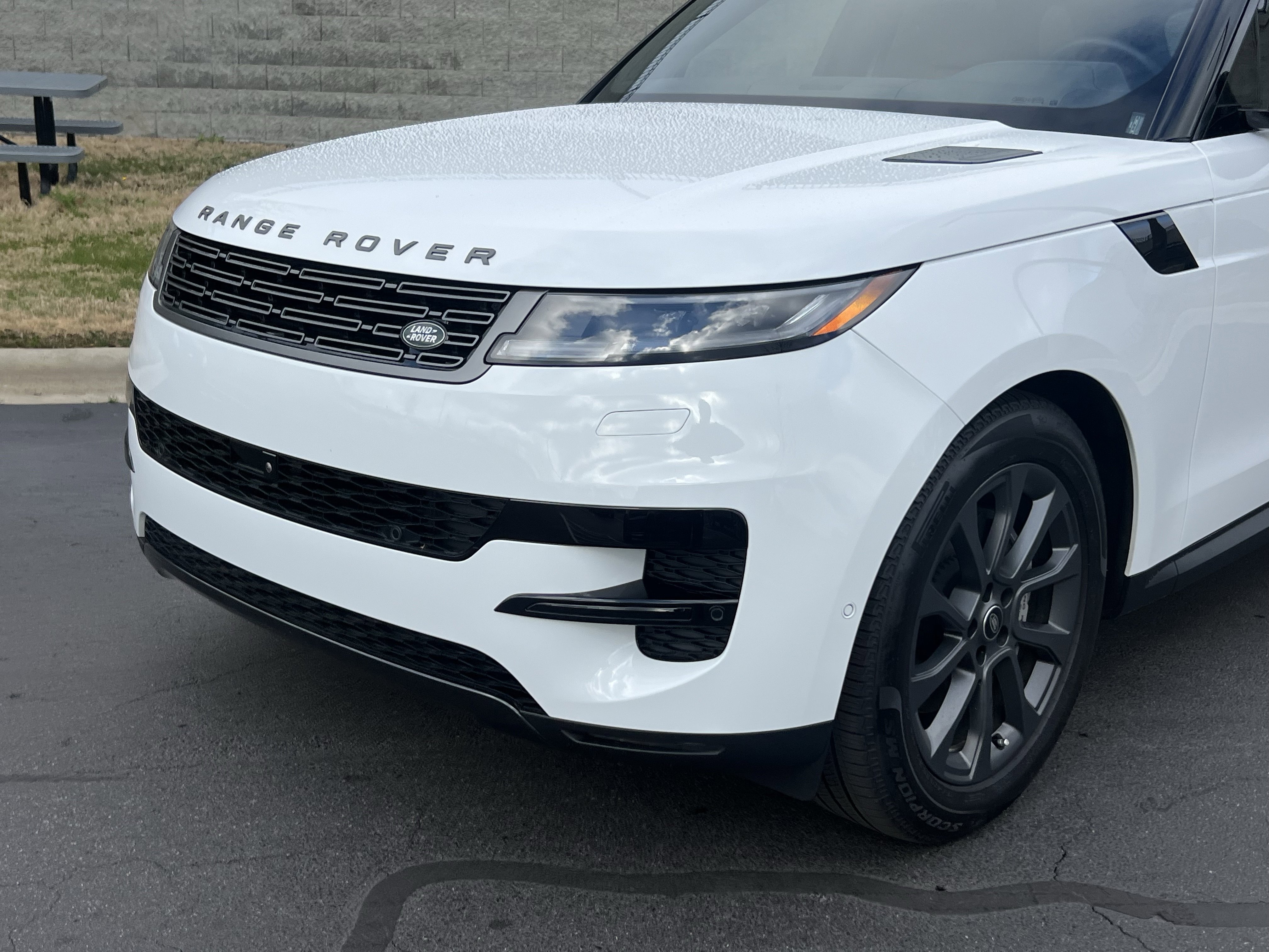 Certified 2025 Land Rover Range Rover Sport SE image 11