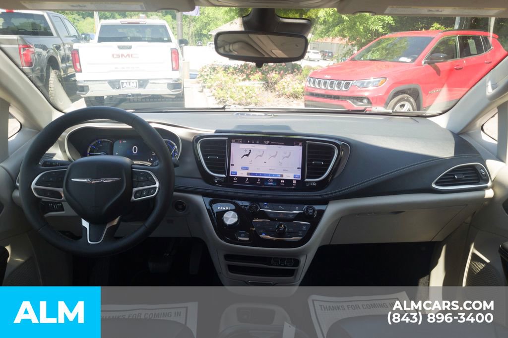Used 2023 Chrysler Pacifica Touring-L image 20