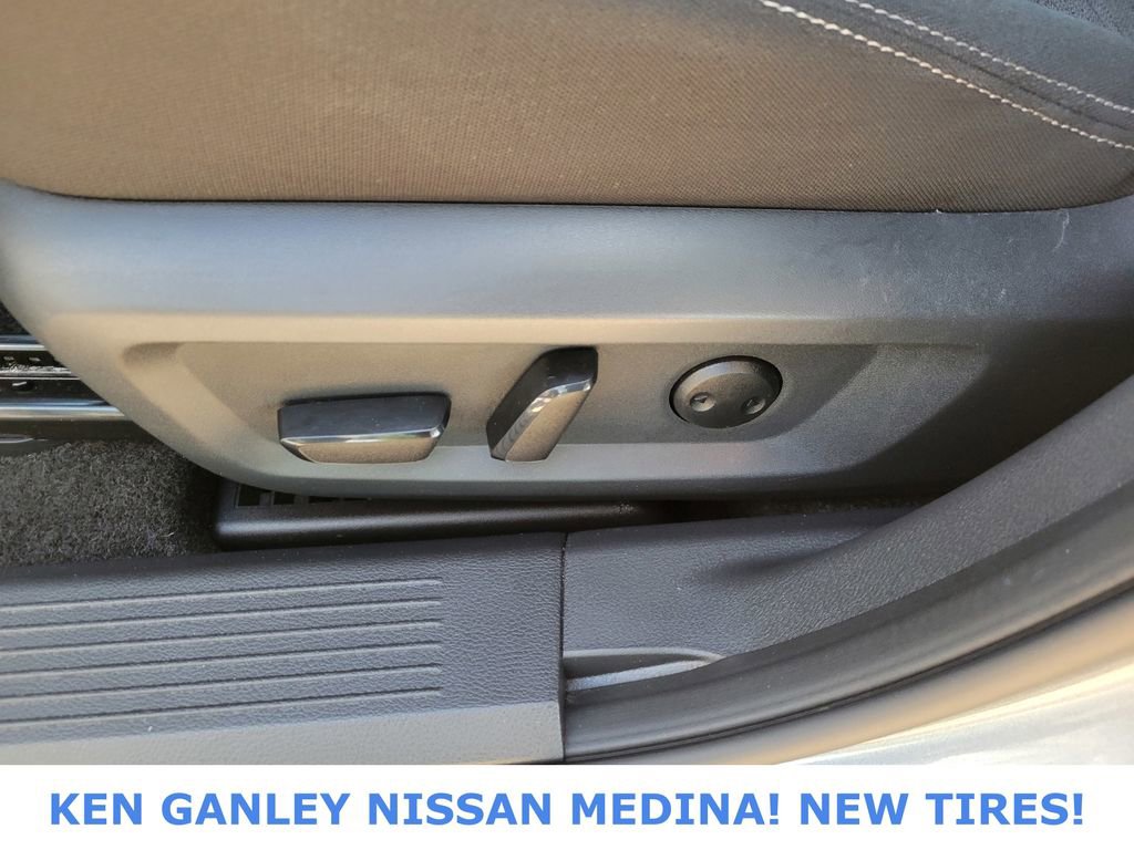 Used 2023 Nissan Rogue SV AWD/4WD image 35