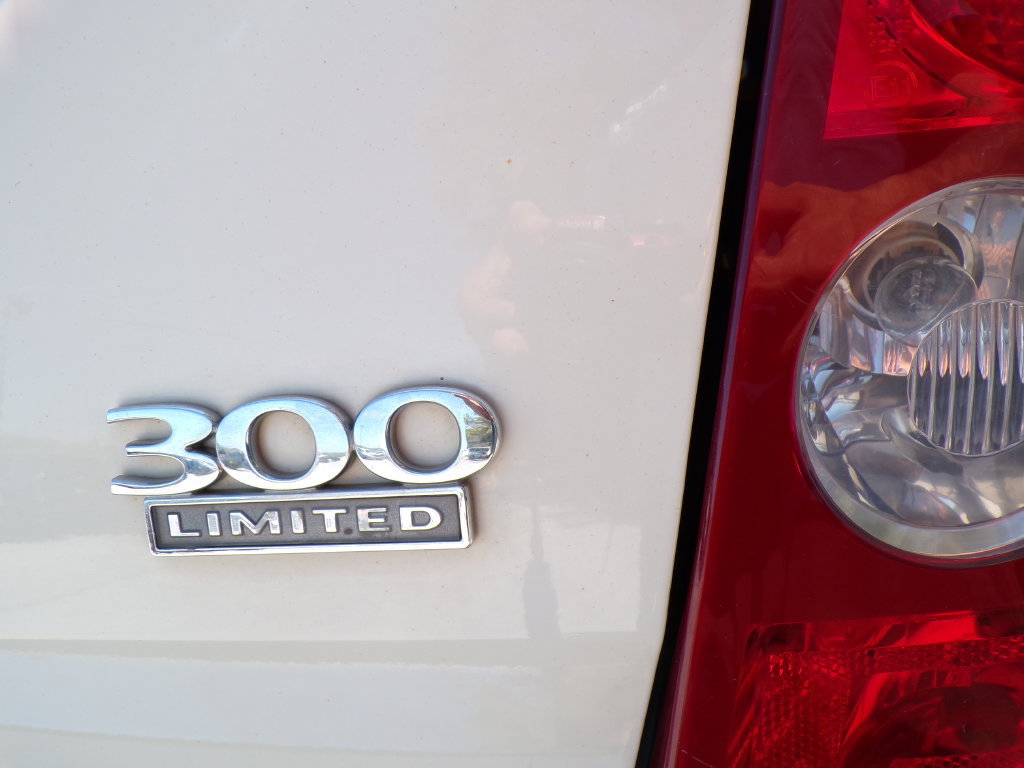 Used 2008 Chrysler 300 Limited AWD/4WD image 17