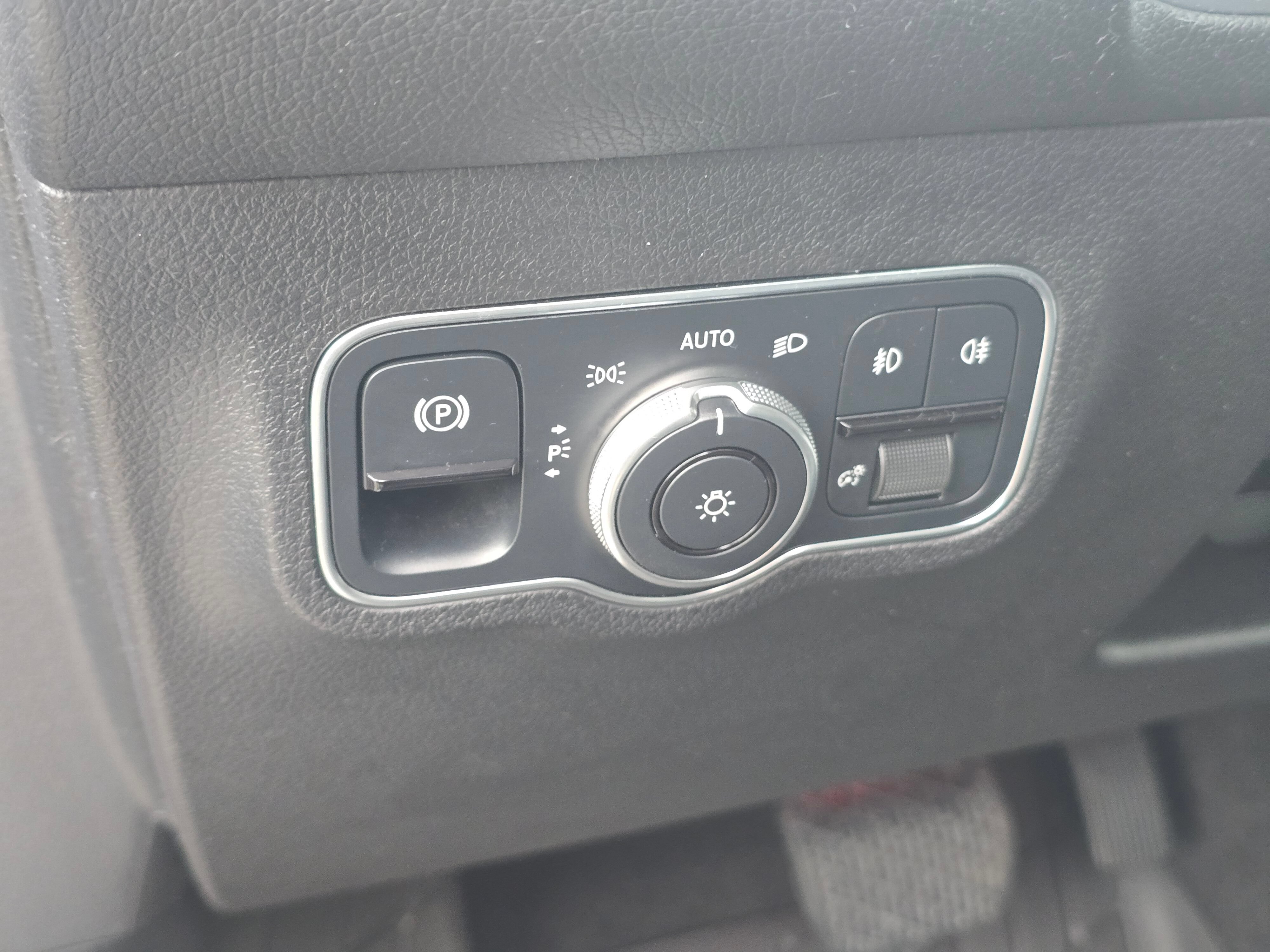 Used 2022 Mercedes-Benz GLB 250 4MATIC image 24