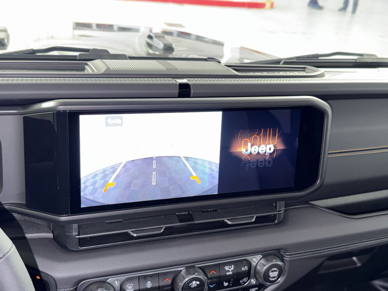 Used 2025 Jeep Wrangler Sahara image 19