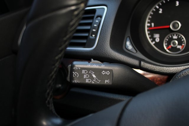 Used 2013 Volkswagen Passat TDI SEL Premium image 18