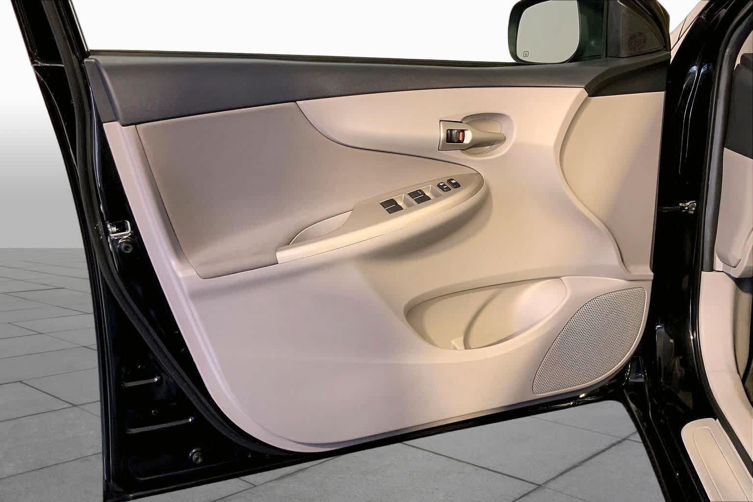 Used 2012 Toyota Corolla LE FWD image 21