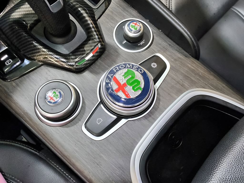 Used 2022 Alfa Romeo Giulia Ti image 34
